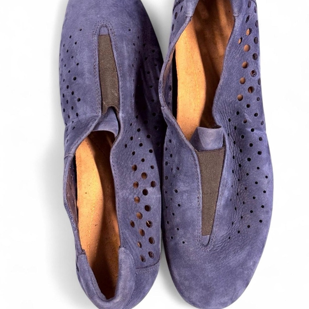 Clark’s Women’s Blue Suede Daelyn Summit nubuck loafer